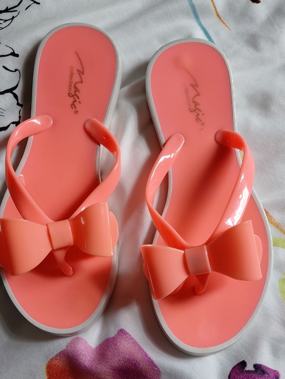 Women’s Coral Bow Jelly Sandals - Cute Slip-On Flip Flops